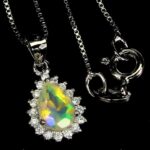 Delikatny naszyjnik natural opal ognisty cyrkonie