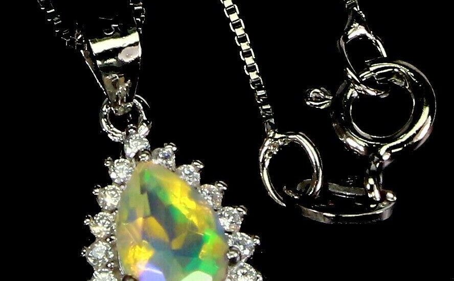 Delikatny naszyjnik natural opal ognisty cyrkonie