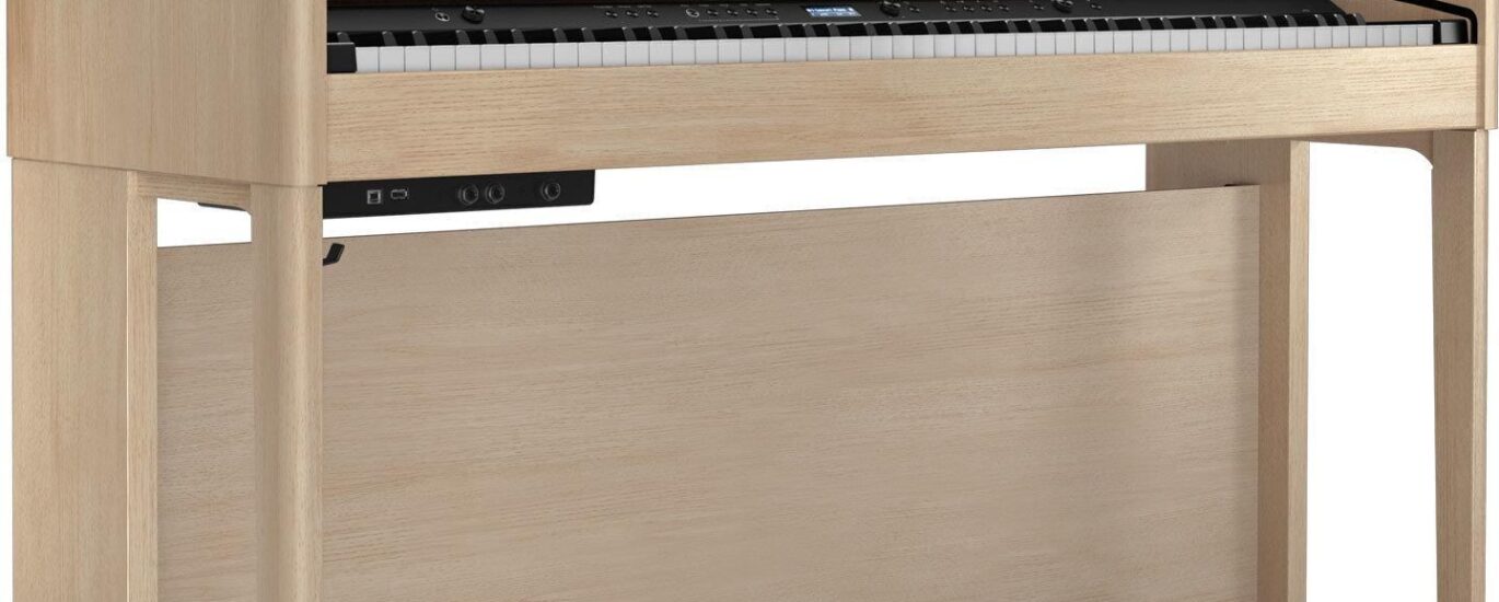 Roland HP 704 Light Oak