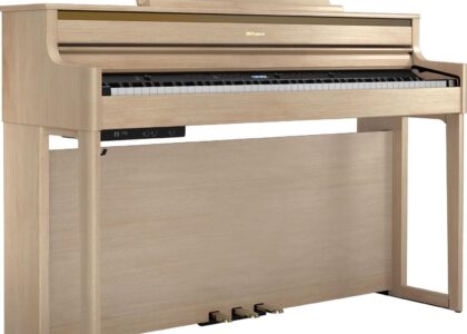 Roland HP 704 Light Oak