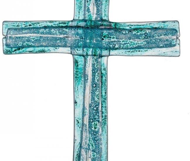 Szklany krzyż na ścianę turkusowy ze szkła warstwowego mały