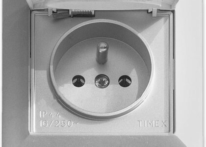 Timex Opal Gniazdo Pojedyncze Z/U 16A 250V Ip44 Z Klapką Białe Gpt-16 Oph