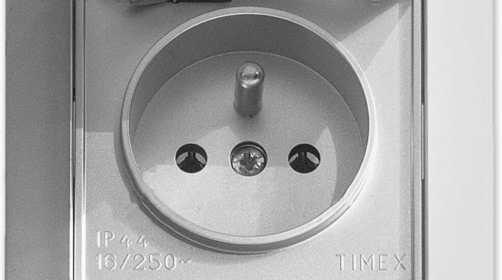Timex Opal Gniazdo Pojedyncze Z/U 16A 250V Ip44 Z Klapką Białe Gpt-16 Oph