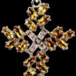 Wisiorek krzyż naturalne cytryny granaty 925