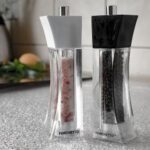 Zestaw czarno-białych młynków do pieprzu i soli Forchetto Torre